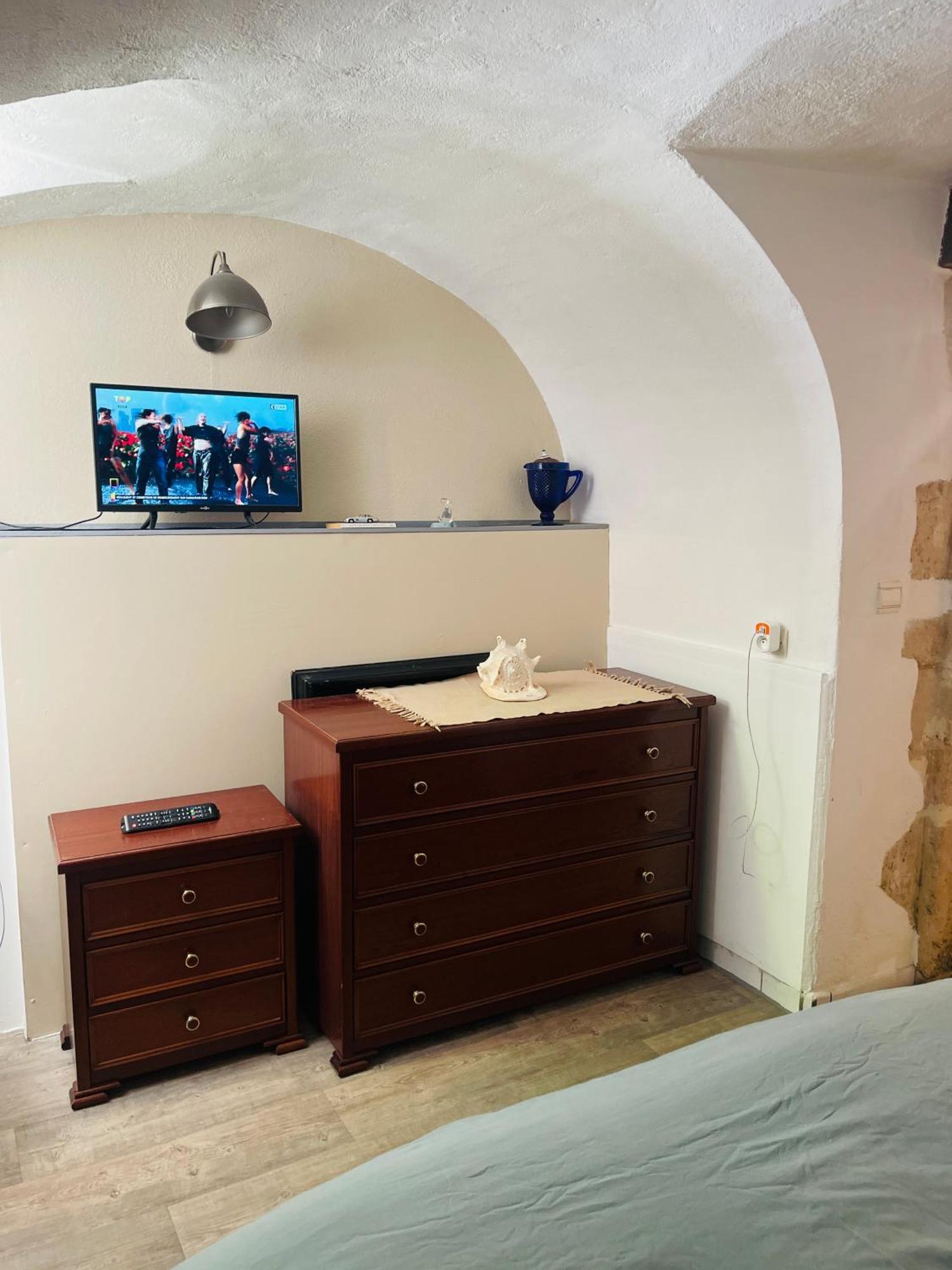 Rent Big Room With Breakfast Free In Old City น็องซี ภายนอก รูปภาพ
